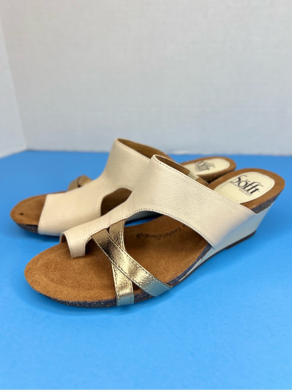 Sofft Womens Ring Toe Leather Wedge Comfort Sandals Size 6.5M Tried on Only!